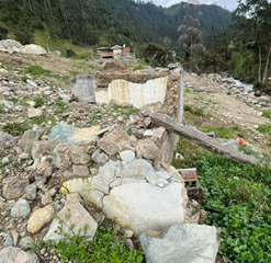 Una montaña de roca

Descripción generada automáticamente con confianza media