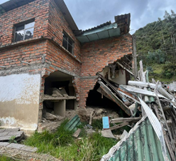 Imagen que contiene exterior, edificio, pasto, viejo

Descripción generada automáticamente